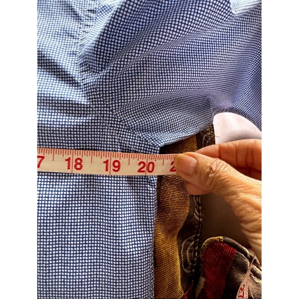 BANANA REPUBLIC. Blue/White Micro-Check Dress Shirt. Long Sleeves. Size M.